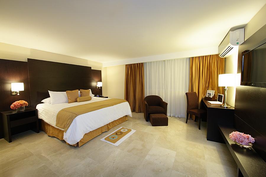 Wyndham Garden Kota Panama Bagian luar foto