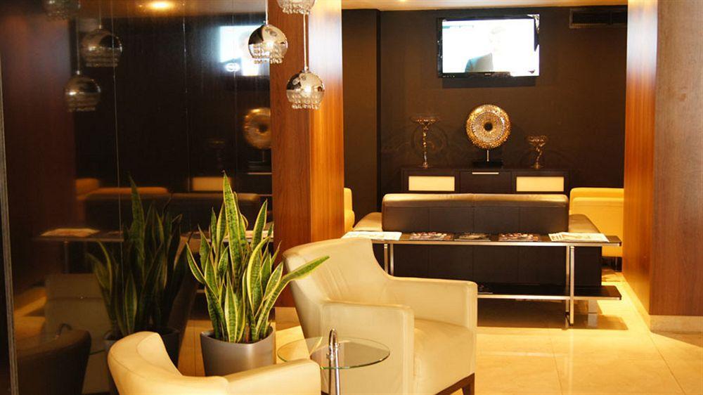 Wyndham Garden Kota Panama Bagian luar foto