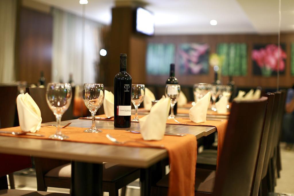 Wyndham Garden Kota Panama Restoran foto
