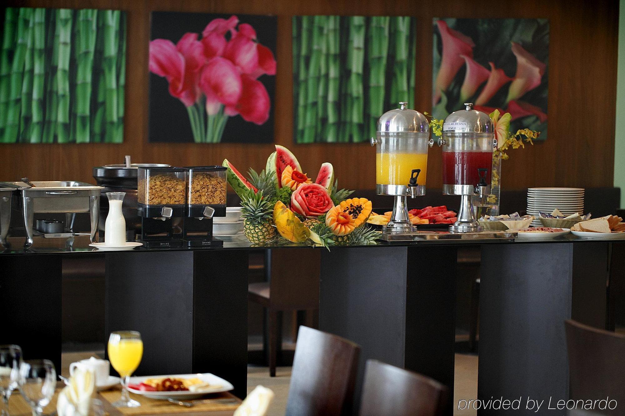 Wyndham Garden Kota Panama Bagian luar foto