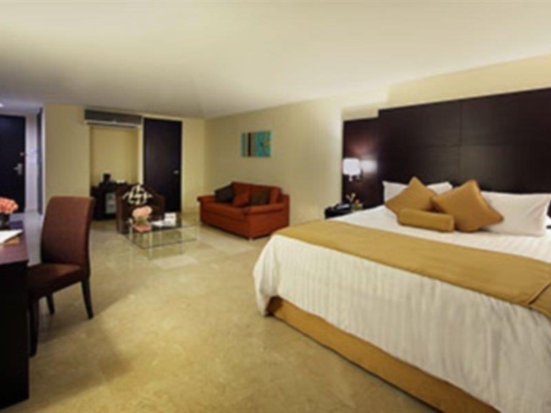 Wyndham Garden Kota Panama Bagian luar foto