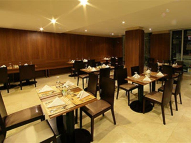Wyndham Garden Kota Panama Bagian luar foto