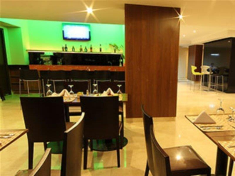 Wyndham Garden Kota Panama Bagian luar foto