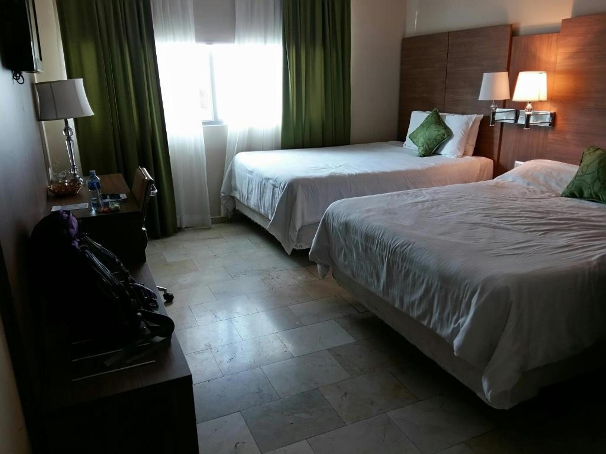 Wyndham Garden Kota Panama Bagian luar foto