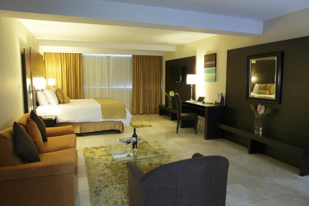 Wyndham Garden Kota Panama Bagian luar foto