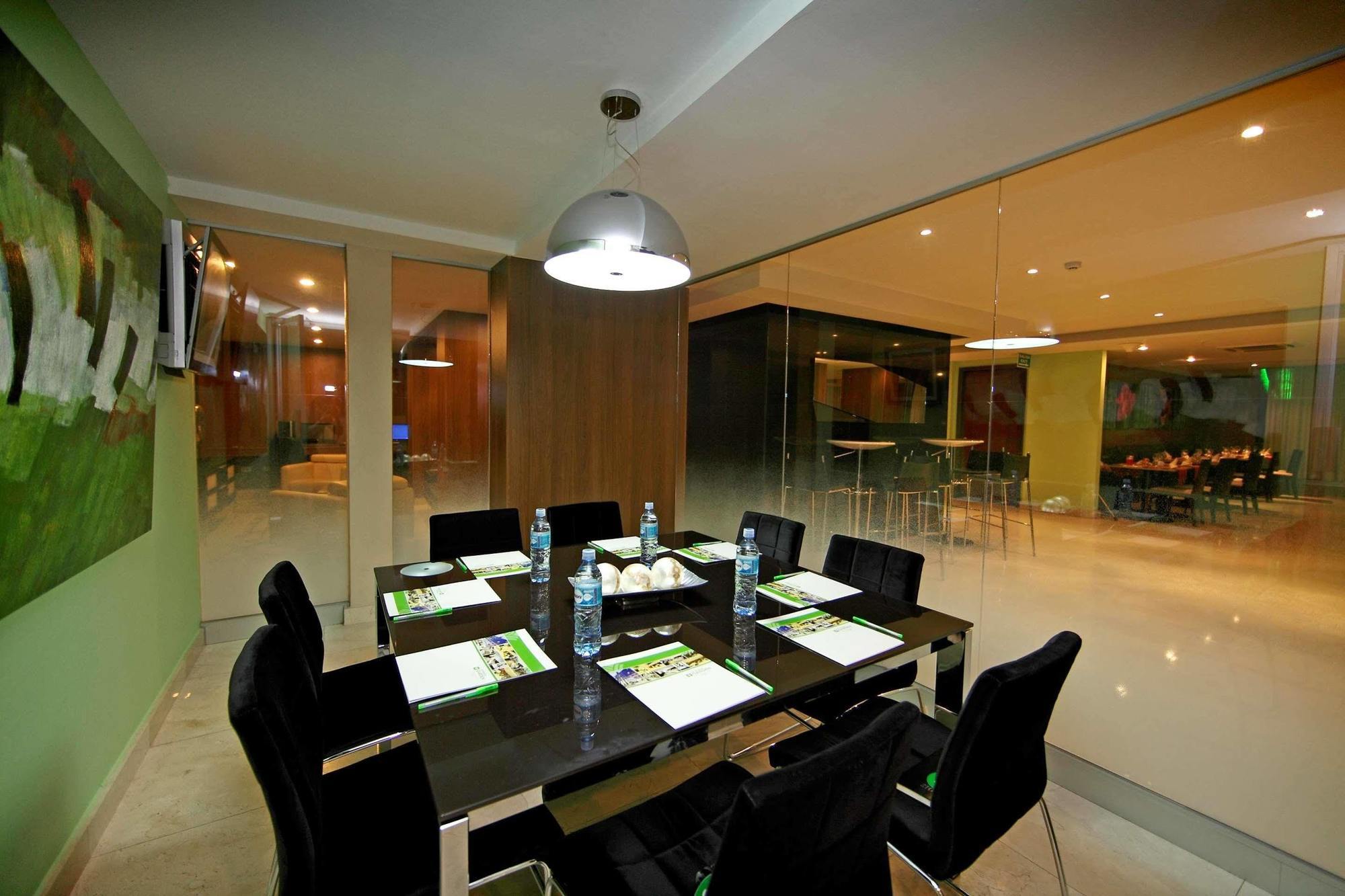 Wyndham Garden Kota Panama Bagian luar foto